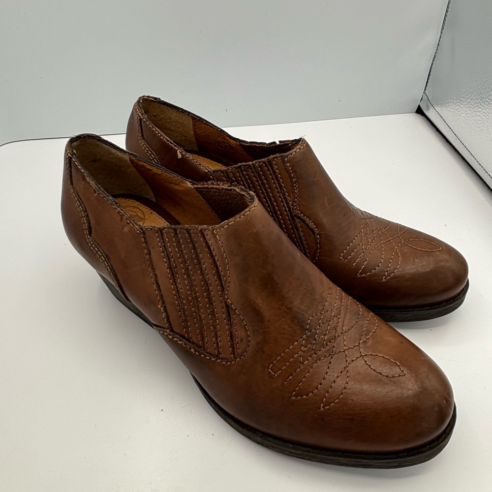 New Nurture Brown Heeled Booties size 8 1/2